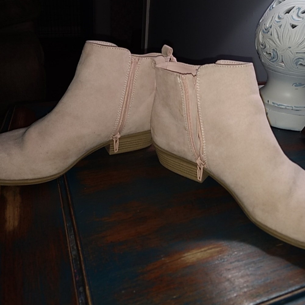 Light Pink Suede Size 9 Booties